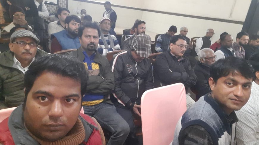 निजीकरण के विरोध का  385वां दिन-बैठक कर संविदाकर्मियों के छटनी व उपभोक्ताओं के साथ प्रबंधन द्वारा उलंघन कर प्रताड़ित करने आदि लेकर संघर्ष समिति की बनाई गई रणनीति ,उपभोक्ता हित के लिए देश के संसद द्वारा बनाया गया कानून है इसका उल्लंघन ठीक नही-संघर्ष समिति