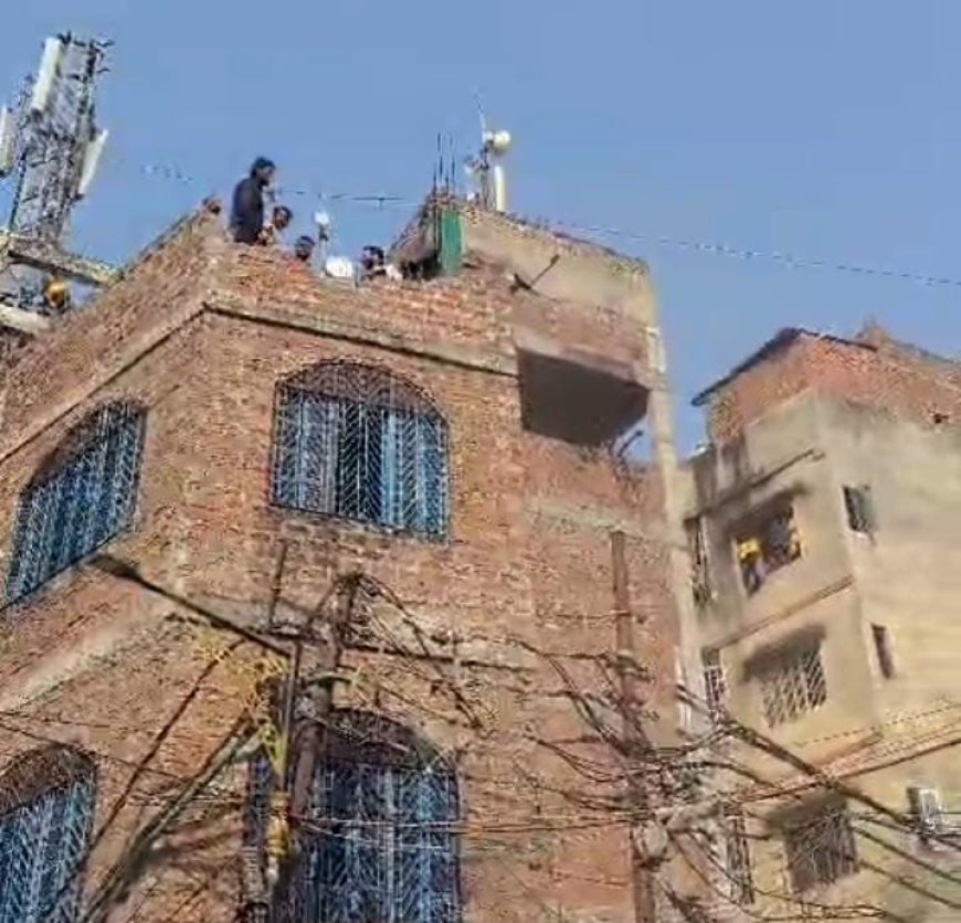 उत्तर प्रदेश:कहि चला हथौड़ा कही चला बुलडोजर वाराणसी दालमंडी ध्वस्तीकरण कार्य मे आयी तेजी