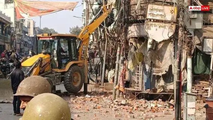 उत्तर प्रदेश:कहि चला हथौड़ा कही चला बुलडोजर वाराणसी दालमंडी ध्वस्तीकरण कार्य मे आयी तेजी