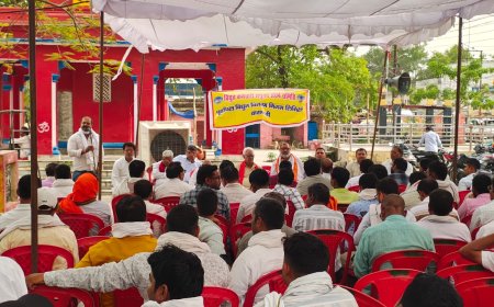 वाराणसी: निजीकरण और दमनात्मक नीतियों के खिलाफ बिजलीकर्मियों का हल्लाबोल, MD ऑफिस भिखारीपुर पर किया जोरदार प्रदर्शन