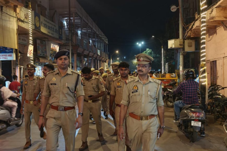 वाराणसी: CP मोहित अग्रवाल के निर्देश पर ACP कोतवाली ने की पैदल गश्त, अतिक्रमणकारियों को दी सख्त चेतावनी